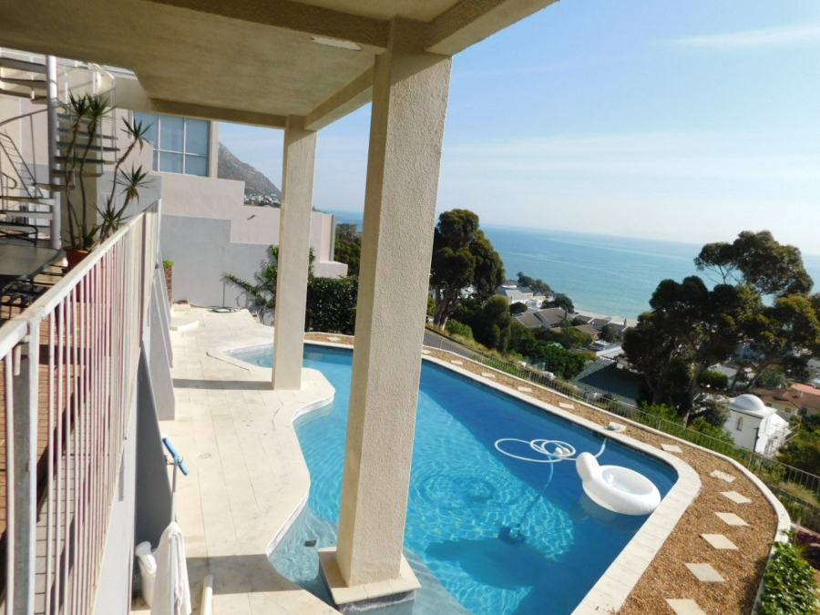 6 Bedroom Property for Sale in Mountainside Western Cape